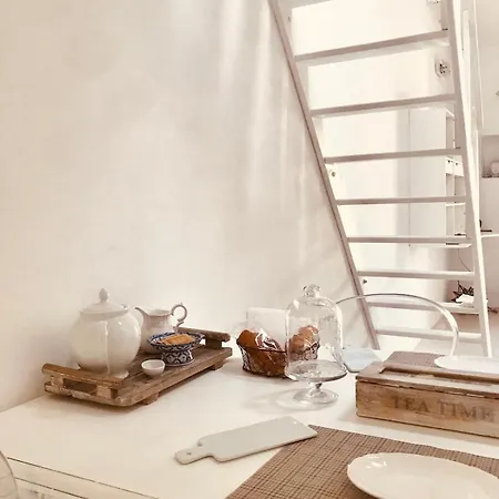 Bright Frescoed Attic In The Center, Parking Free! * ברשה