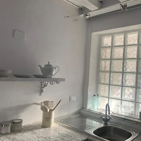 Bright Frescoed Attic In The Center, Parking Free! * ברשה