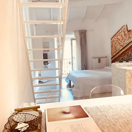 דירה Bright Frescoed Attic In The Center, Parking Free! *