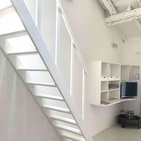 Apartment Bright Frescoed Attic In The Center, Brescia