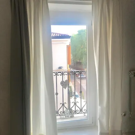 Bright Frescoed Attic In The Center, Parking Free! דירה *