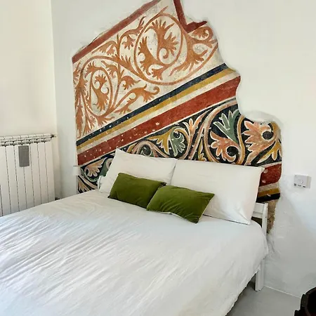 Bright Frescoed Attic In The Center, Parking Free! ברשה