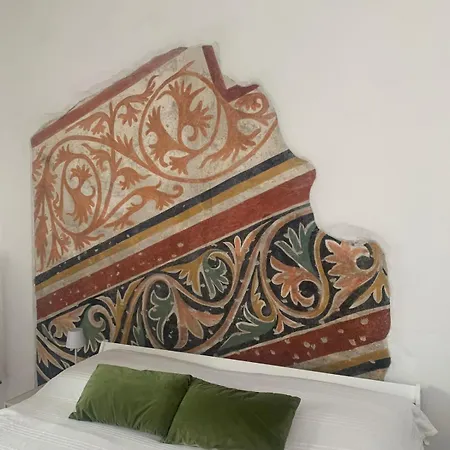 Bright Frescoed Attic In The Center, Parking Free! דירה *