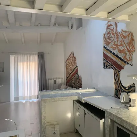 Bright Frescoed Attic In The Center, Parking Free! דירה