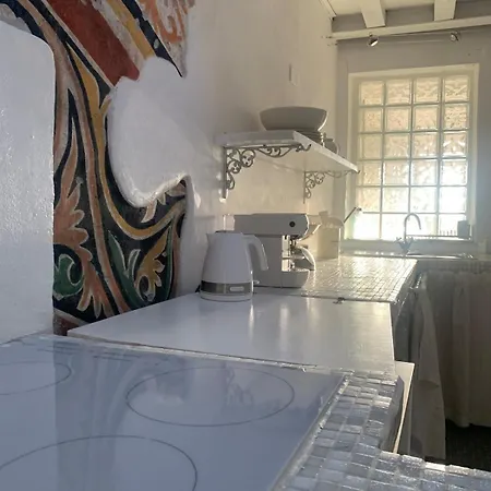 Bright Frescoed Attic In The Center, Parking Free!