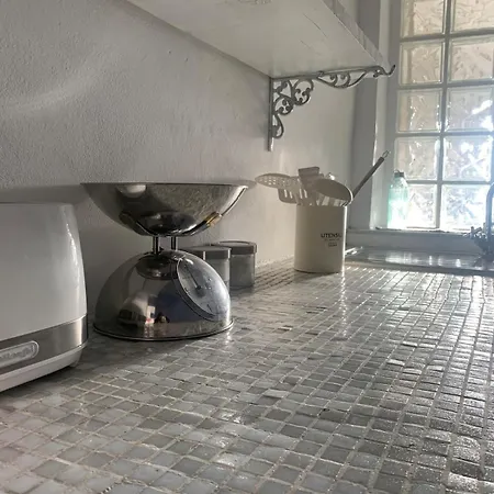 Bright Frescoed Attic In The Center, Parking Free! * ברשה
