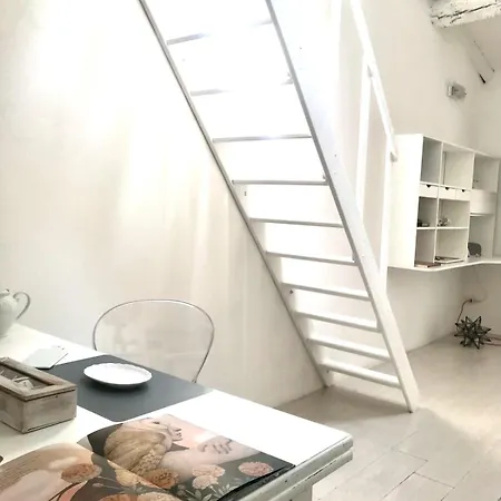 Bright Frescoed Attic In The Center, Parking Free! דירה *