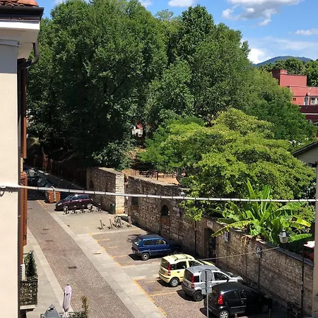 Bright Frescoed Attic In The Center, Parking Free! דירה ברשה
