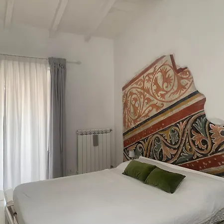 Bright Frescoed Attic In The Center, Parking Free! ברשה