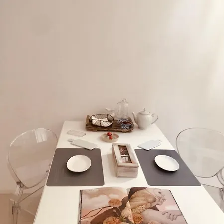 Bright Frescoed Attic In The Center, Parking Free! ברשה