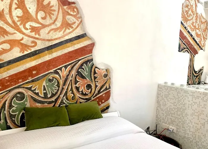 Bright Frescoed Attic In The Center, Appartamento Brescia