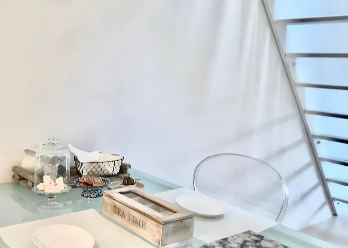 Bright Frescoed Attic In The Center, Appartamento Brescia