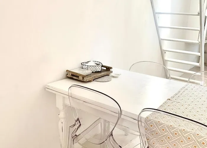 Apartment Bright Frescoed Attic In The Center, Brescia