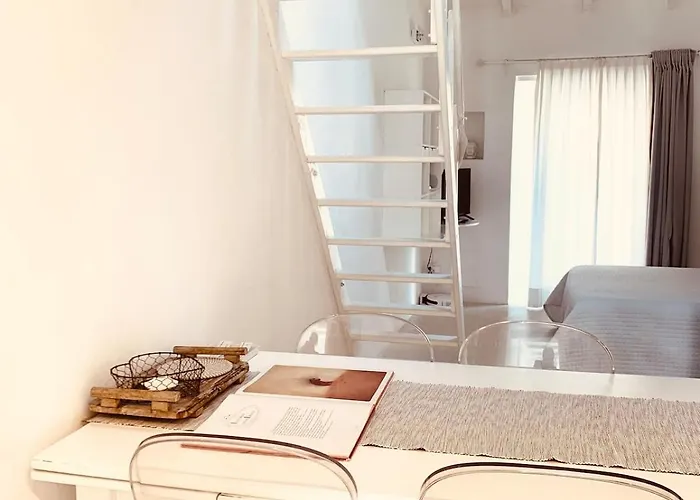 Apartment Bright Frescoed Attic In The Center, Brescia