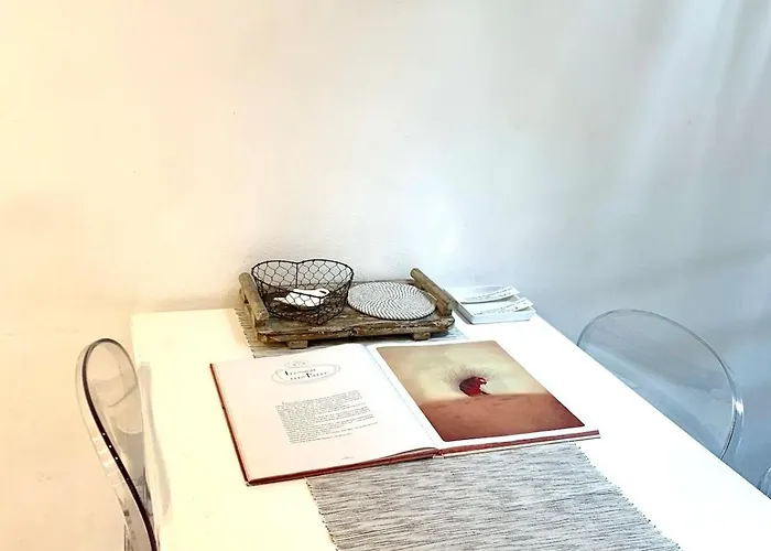 Apartment Bright Frescoed Attic In The Center,