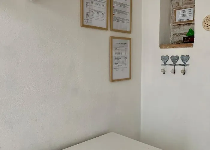 Appartamento Bright Frescoed Attic In The Center, *