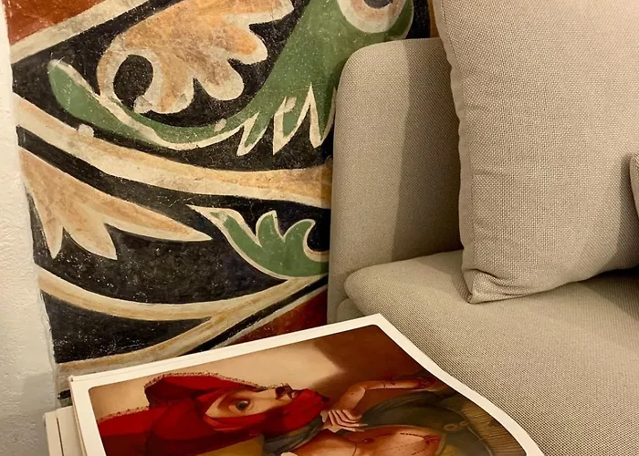 Apartment Bright Frescoed Attic In The Center,