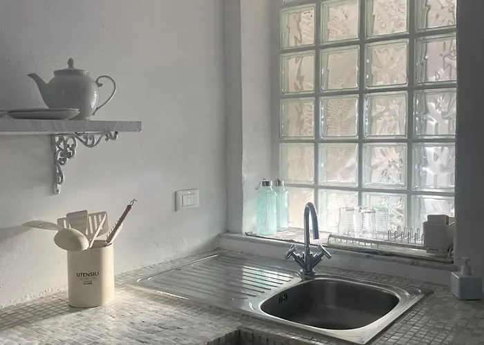 Apartment Bright Frescoed Attic In The Center, Brescia